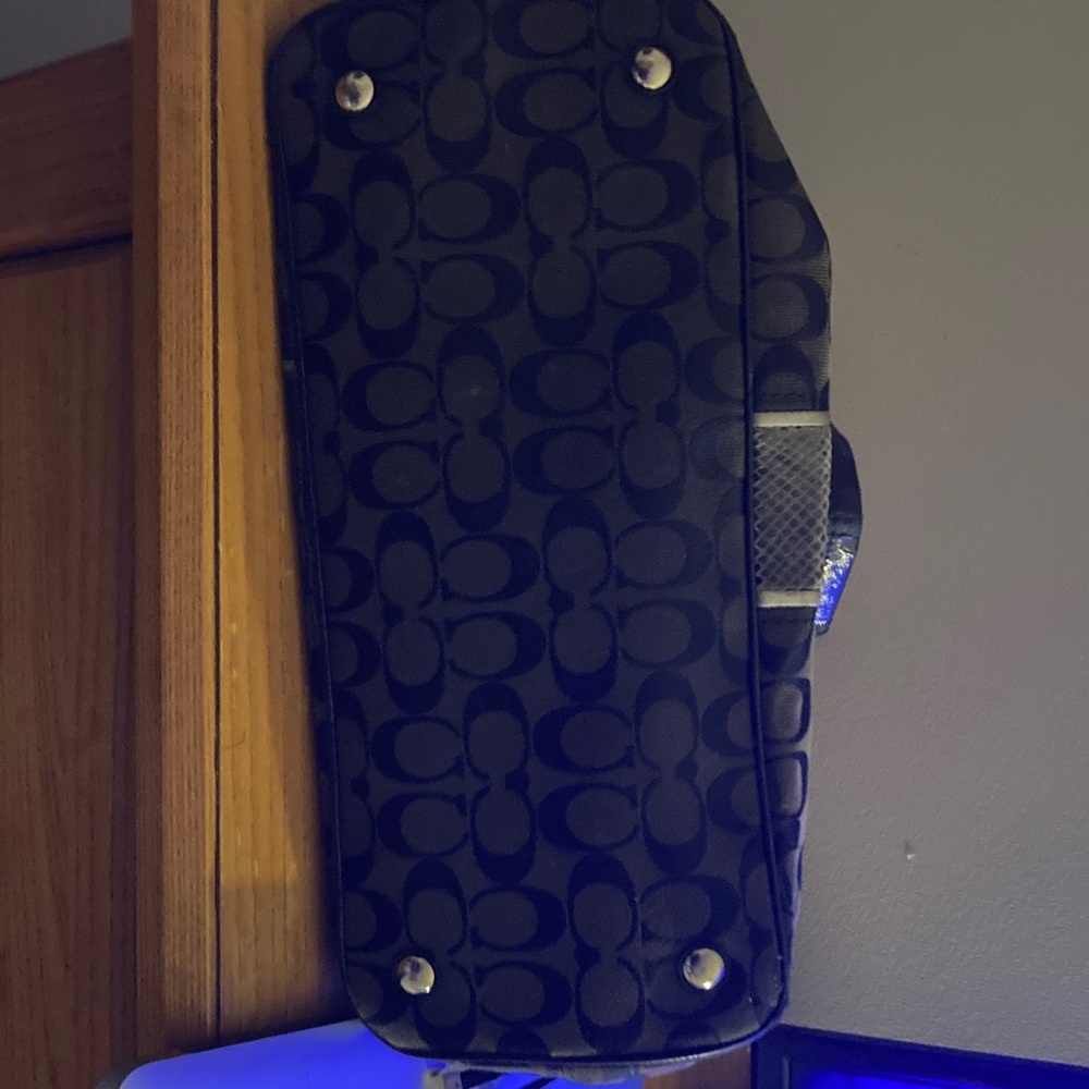 Coach Signature Canvas Tote pocketbook - Picture 8 of 15